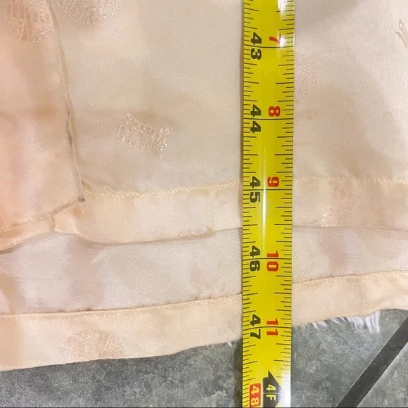 Longevity Hangzhou China. Women Light gold robe. 100% Silk. Size : M - Picture 11 of 12